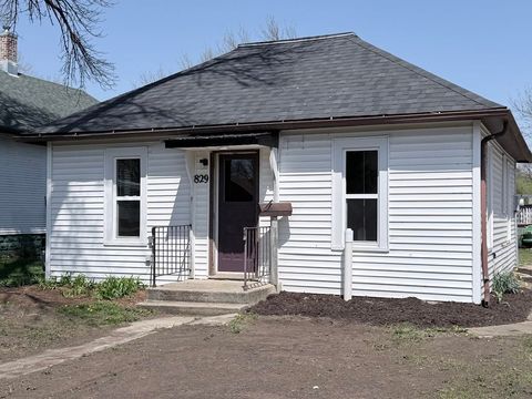 Photo of 829 E 5Th Street, Spencer, IA 51301 (MLS # 260320)