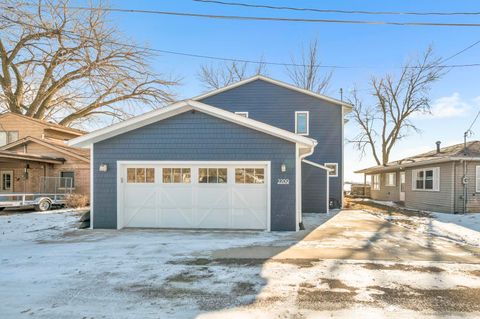 Photo of 2209 Lakeshore Drive, Wahpeton, IA 51351 (MLS # 251681)