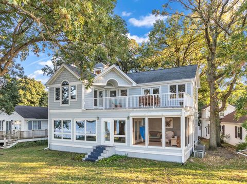 Photo of 160 Pillsbury Pt Pt, Arnolds Park, IA 51331 (MLS # 251218)