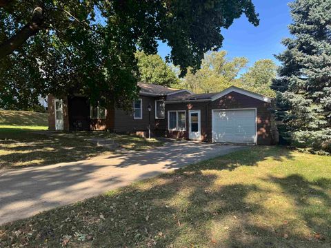 Photo of 305 W 5th Avenue N, Estherville, IA 51334 (MLS # 251335)