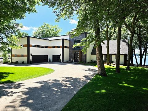 Photo of 3711 Fairfield Street, Okoboji, IA 51355 (MLS # 251585)