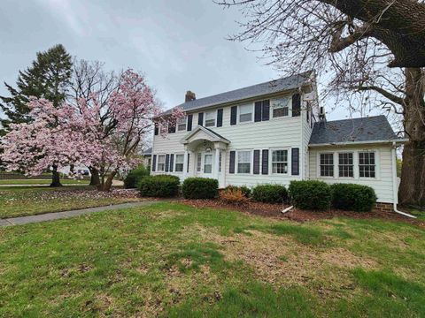 Photo of 2807 Main Street, Emmetsburg, IA 50536 (MLS # 250018)