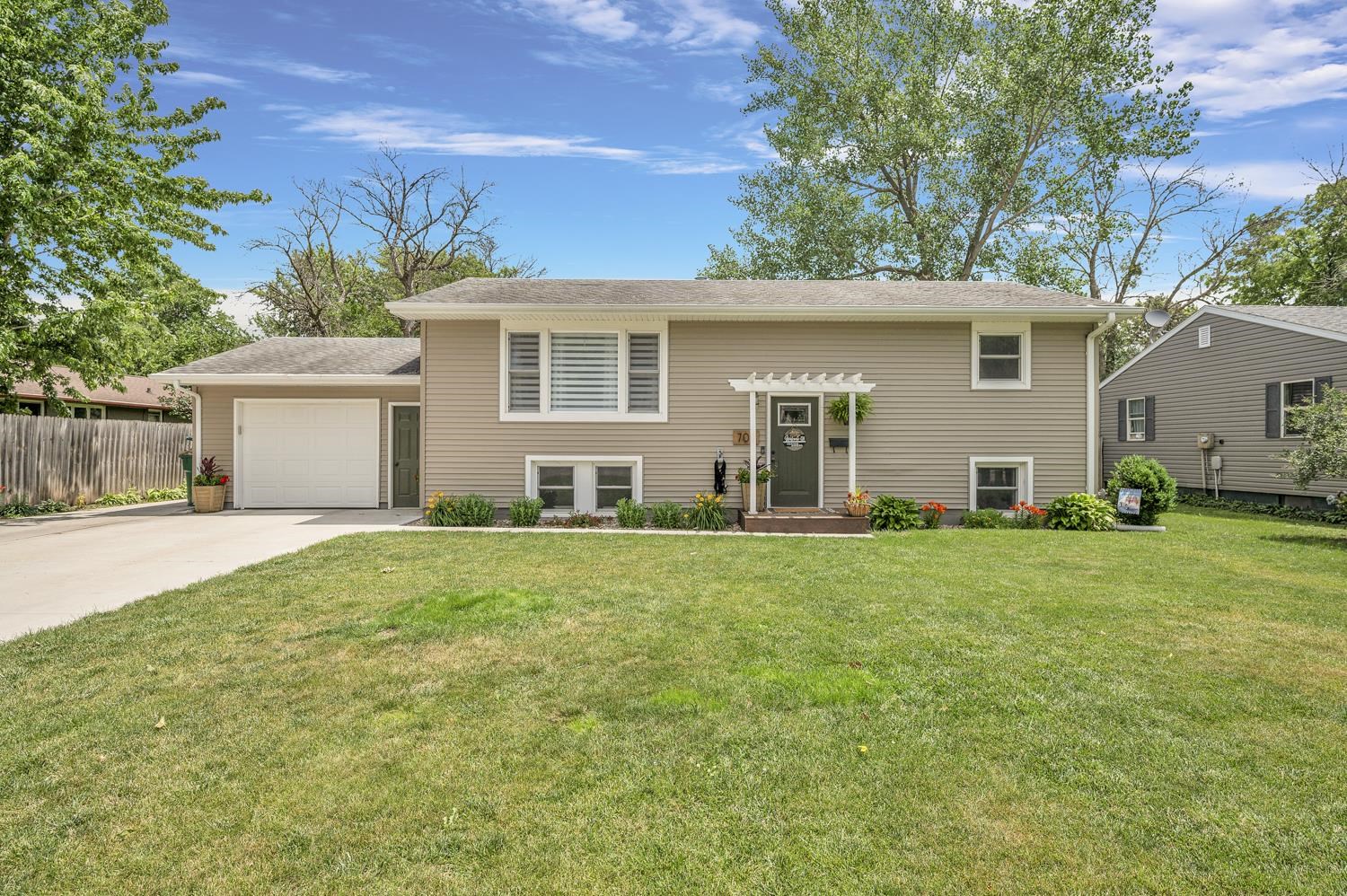 Photo 1 of 30 — 706 J Avenue, Milford, IA 51351