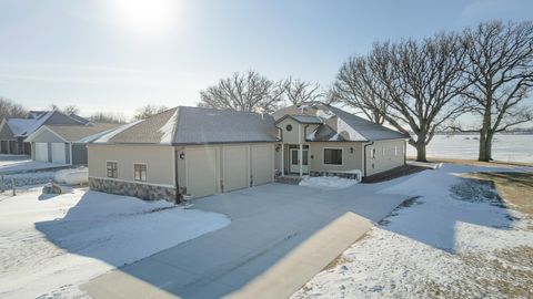 Photo of 49491 Oak Tree Lane Ln, Jackson, MN 56143 (MLS # 251661)