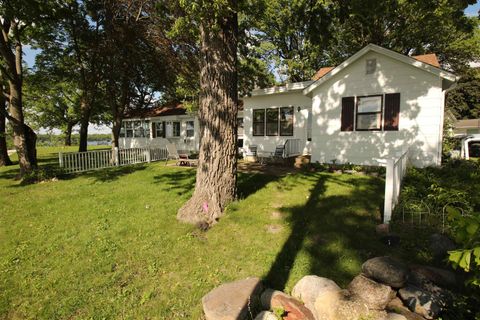 Photo of 162 Pillsbury Point Pt, Arnolds Park, IA 51331 (MLS # 250624)
