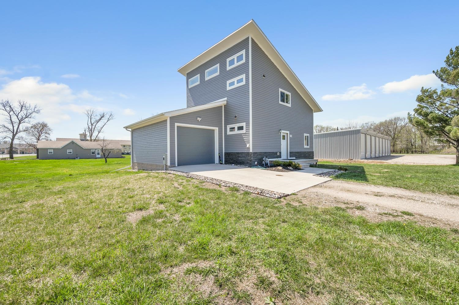 Photo 1 of 21 — 3502 7th Street, Emmetsburg, IA 50536