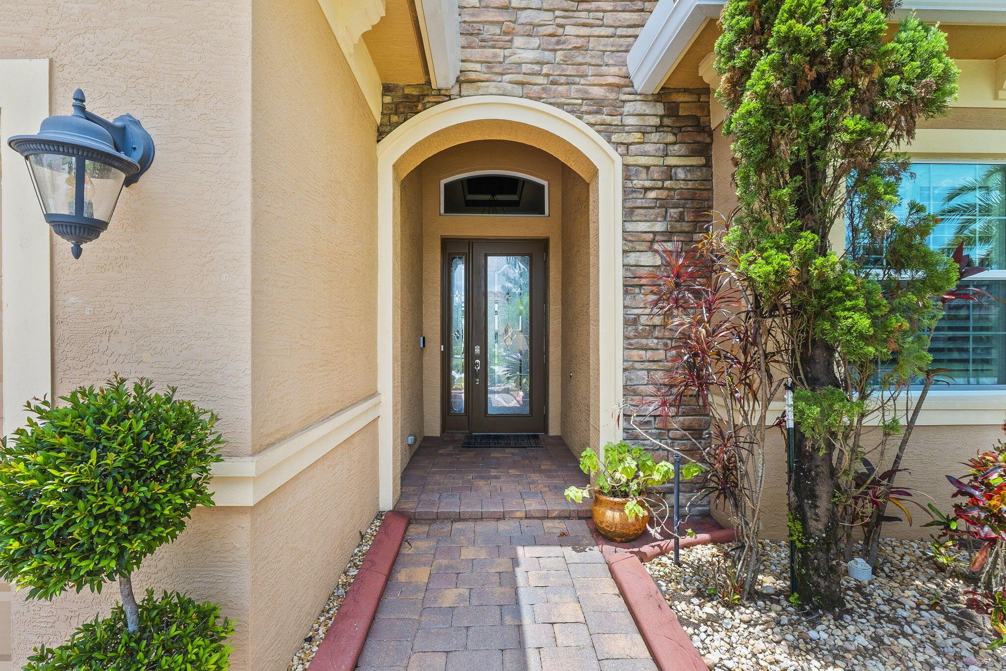 18024 SW Cosenza Way, Port St Lucie, FL, 34986/$550,000 2 18024 SW Cosenza Way