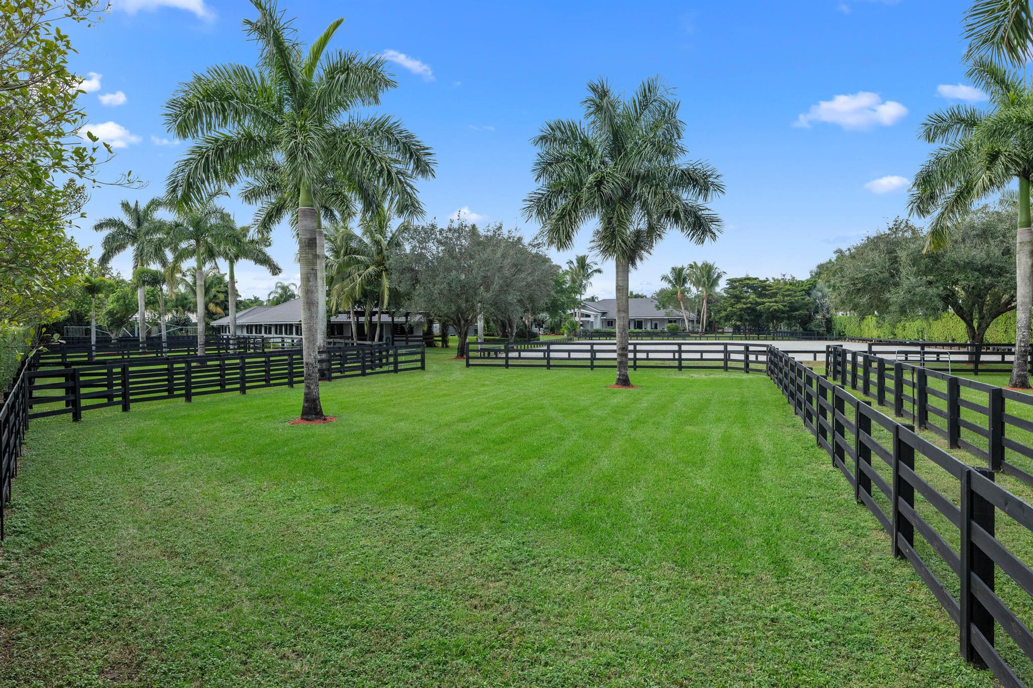 SADDLE TRAIL PARK OF WELL - Residential