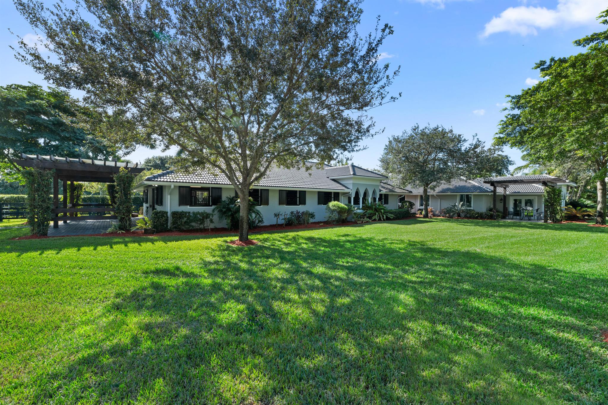 SADDLE TRAIL PARK OF WELL - Residential