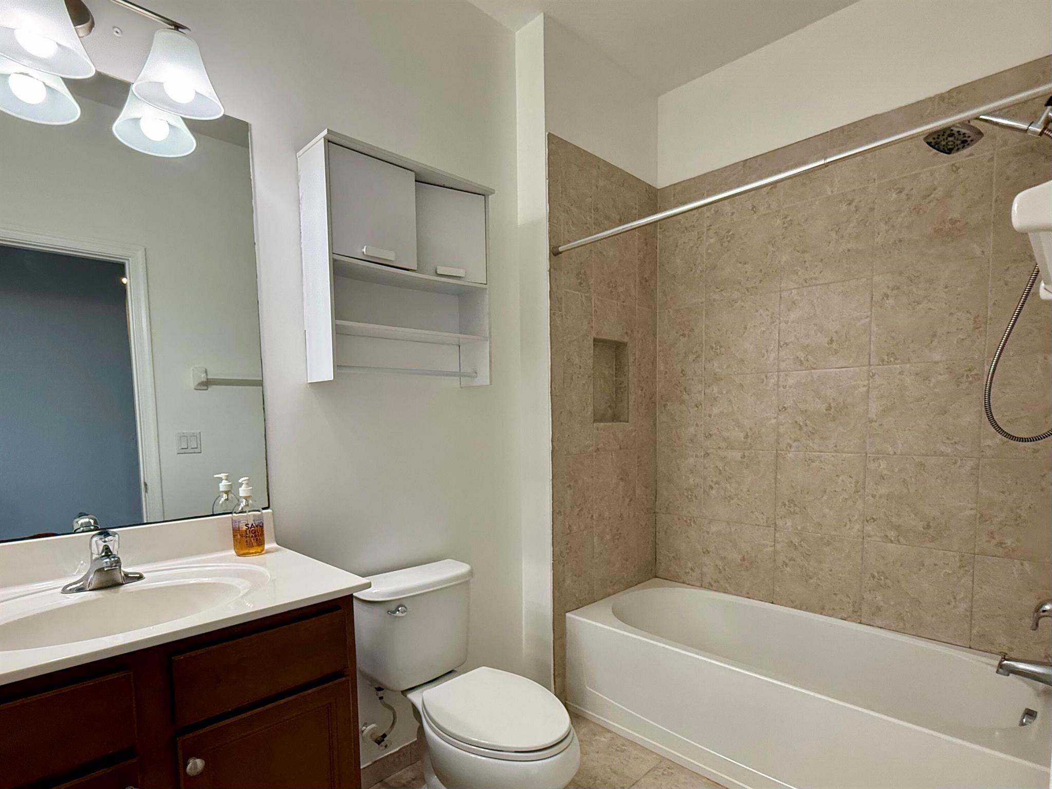 CHARLESTON COMMONS - Residential Lease