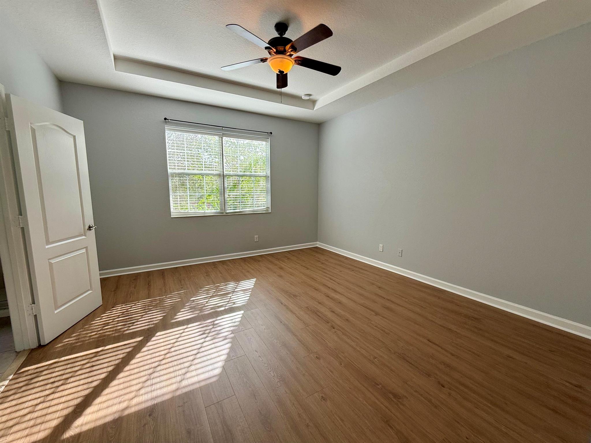 CHARLESTON COMMONS - Residential Lease