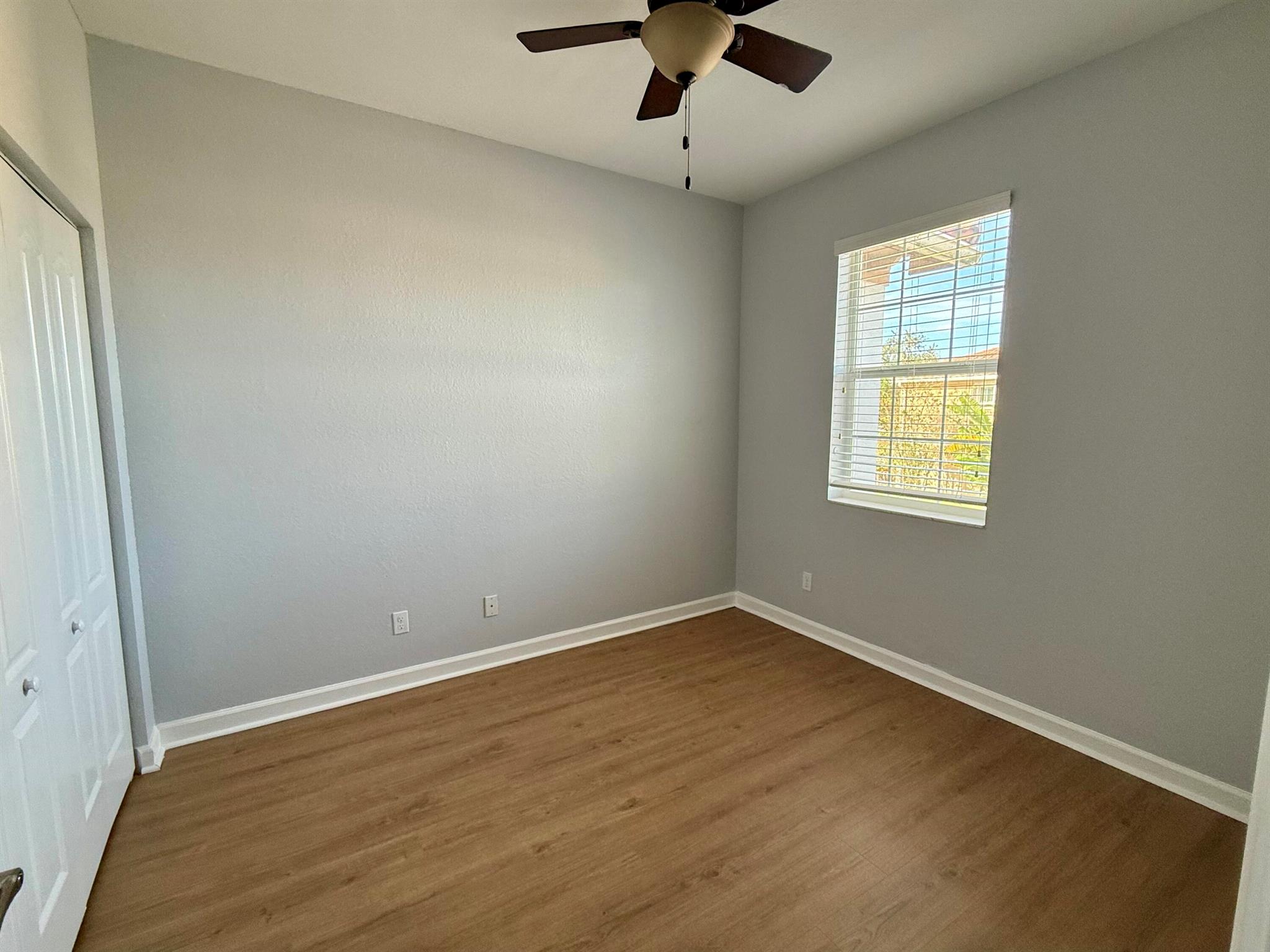 CHARLESTON COMMONS - Residential Lease