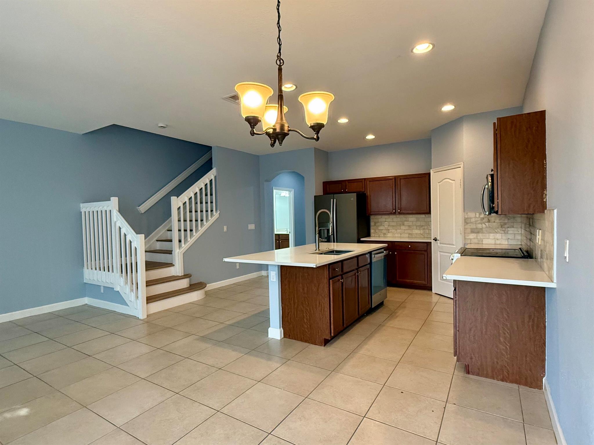 CHARLESTON COMMONS - Residential Lease