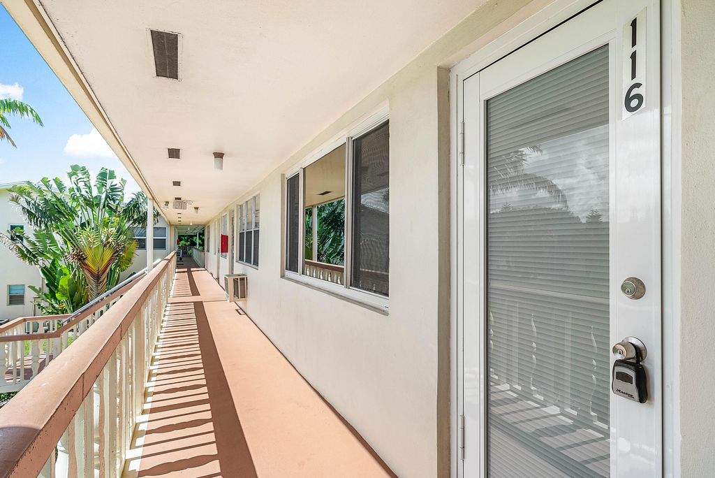 Photo of 116 Salisbury E, West Palm Beach, FL 33417 (MLS # R11135012)