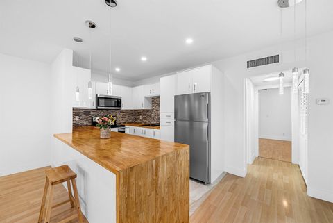 Photo of 116 Salisbury E, West Palm Beach, FL 33417 (MLS # R11135012) Photo of 116 Salisbury E, West Palm Beach, FL 33417 (MLS # R11135012)