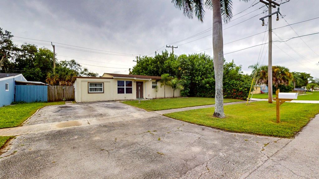 Photo of 4104 Rochester Street, Palm Beach Gardens, FL 33410 (MLS # R11017303)