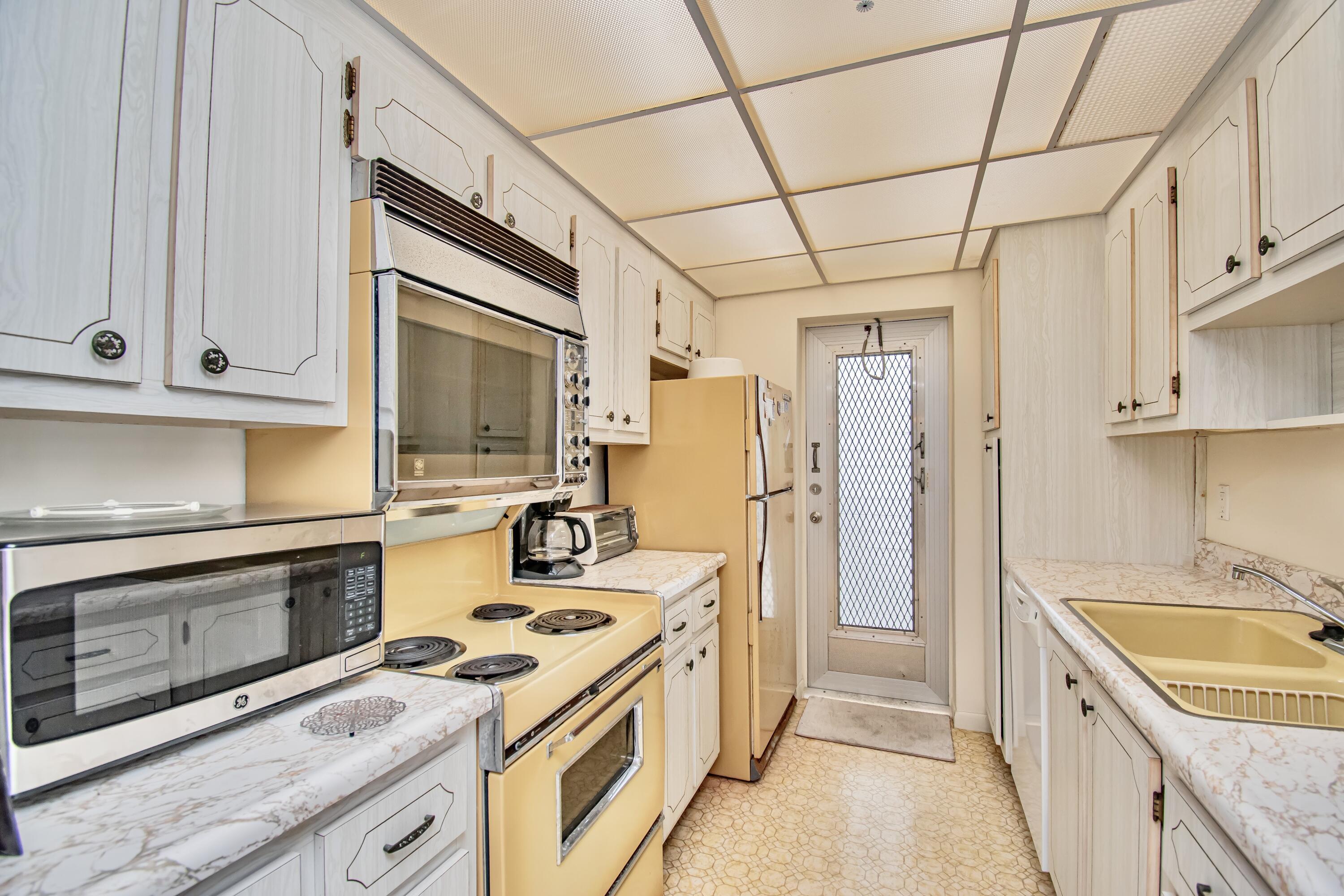 PENTHOUSE TOWERS CONDO - Residential