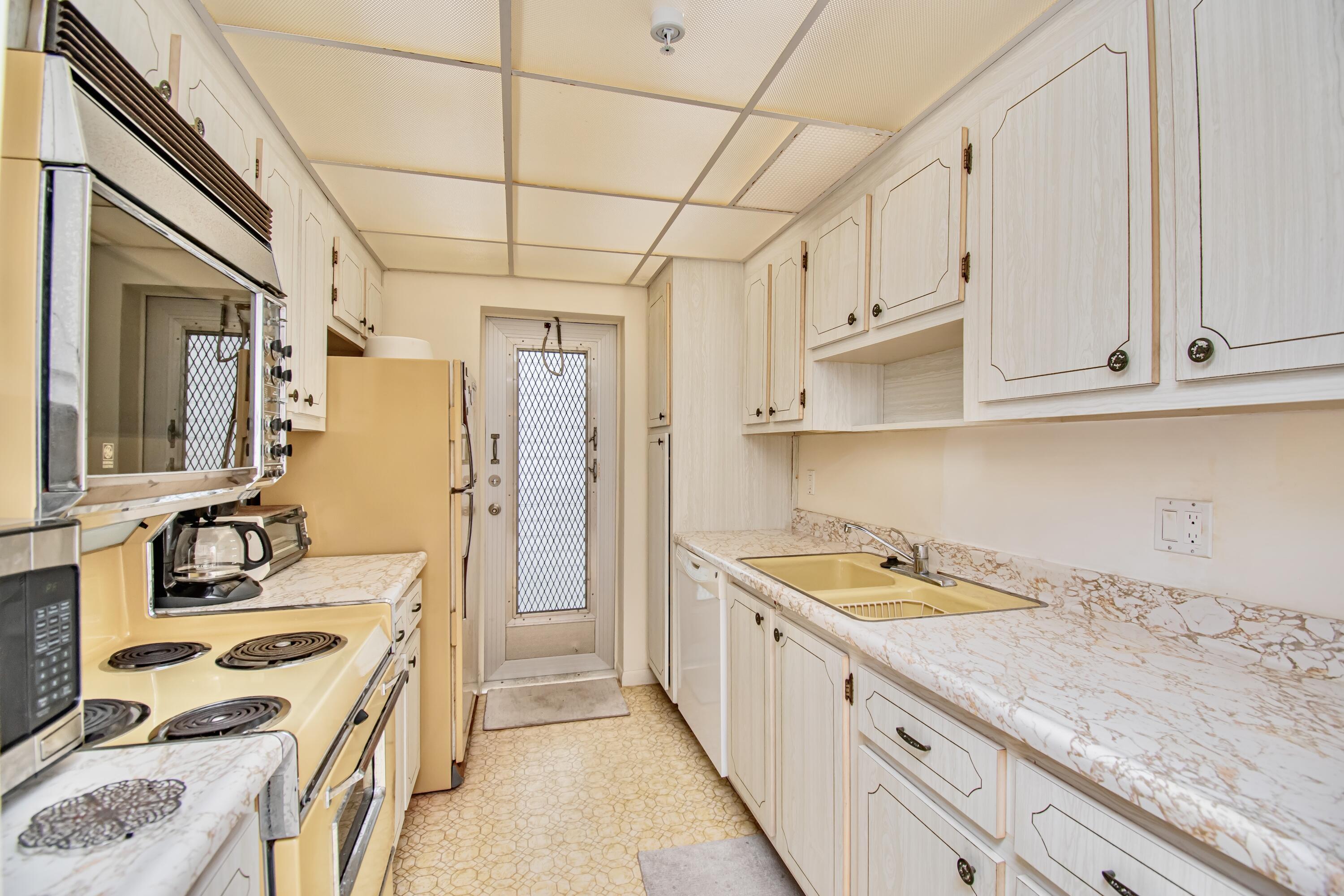 PENTHOUSE TOWERS CONDO - Residential