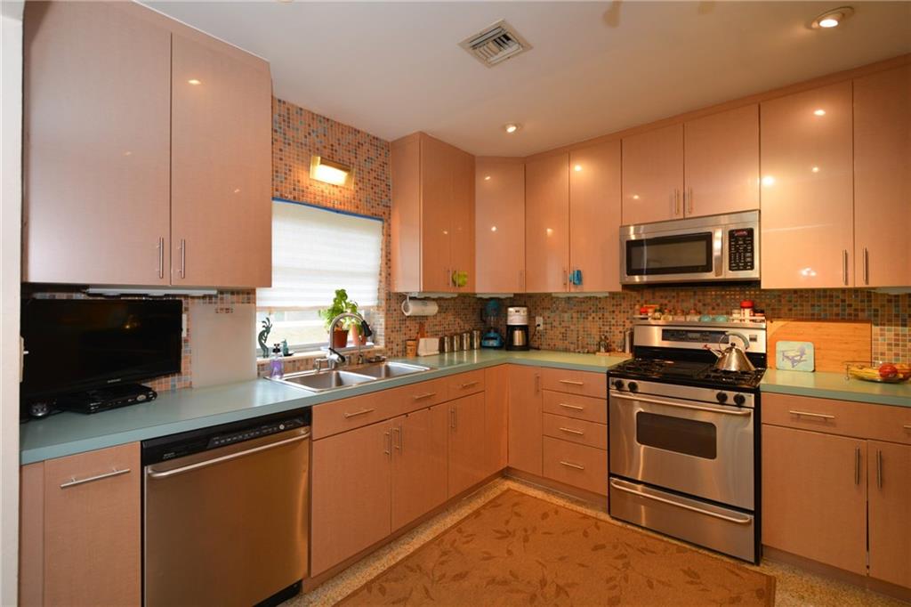 Hollywood 1-21 B - Residential