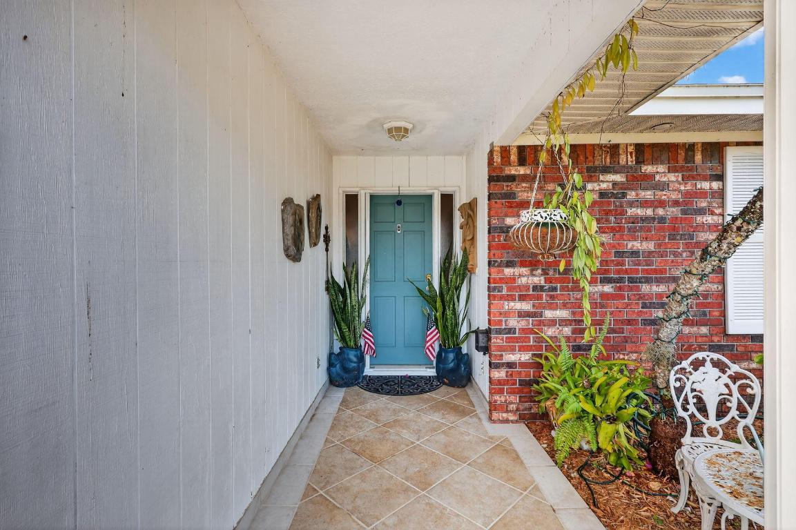 1207 SE Palm Beach Road, Port St Lucie, FL, 34952/$399,900 4 1207 SE Palm Beach Road