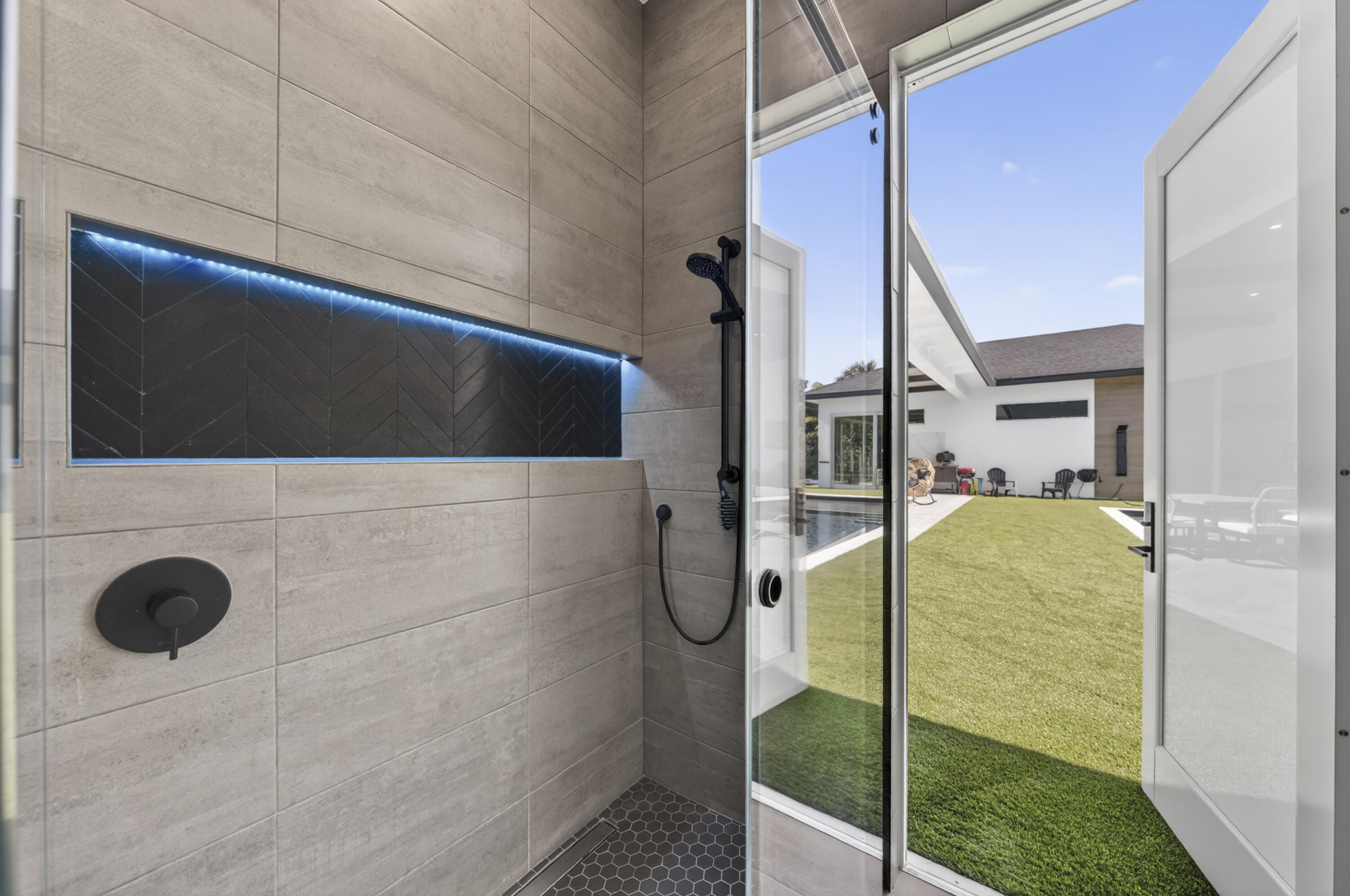 PINETREE - Residential