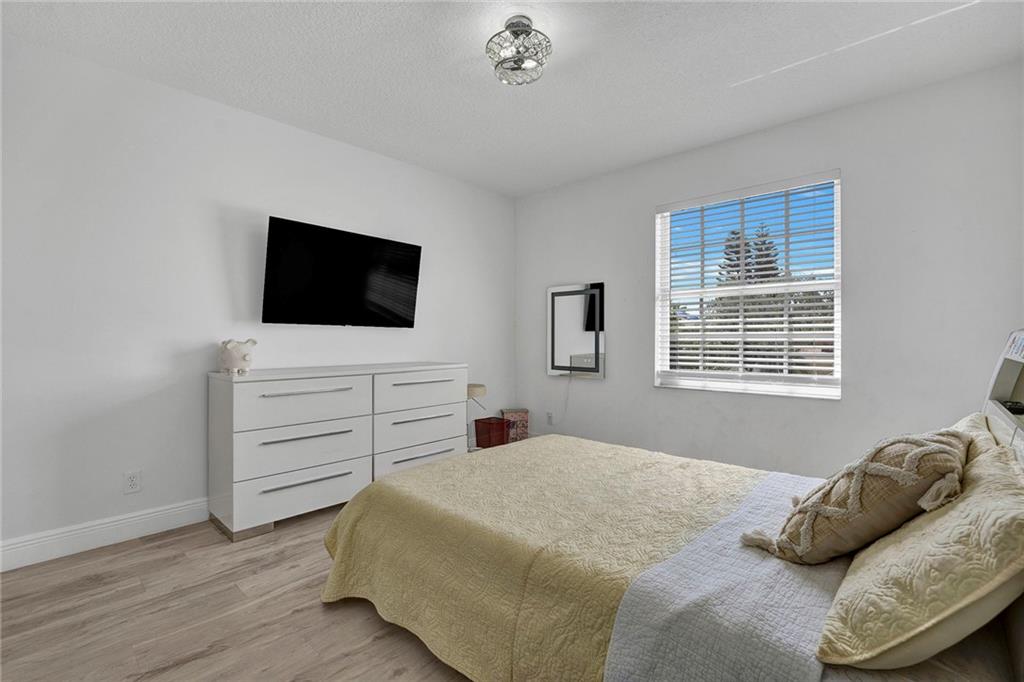 LAKE CHARLESTON - Residential