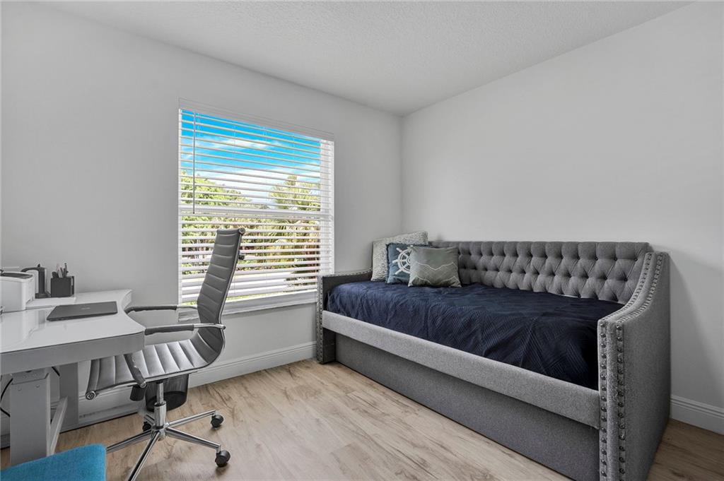 LAKE CHARLESTON - Residential