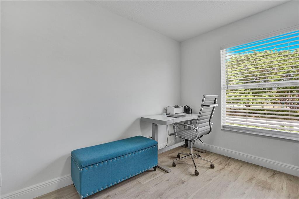 LAKE CHARLESTON - Residential