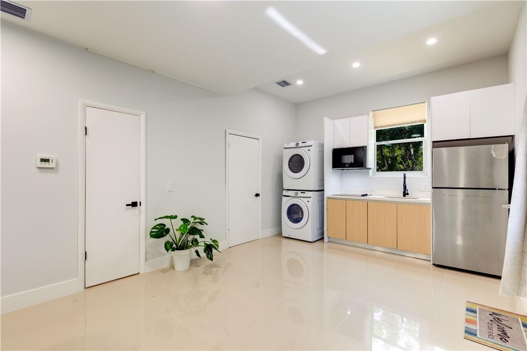 Hollywood Little Ranches - Residential Lease