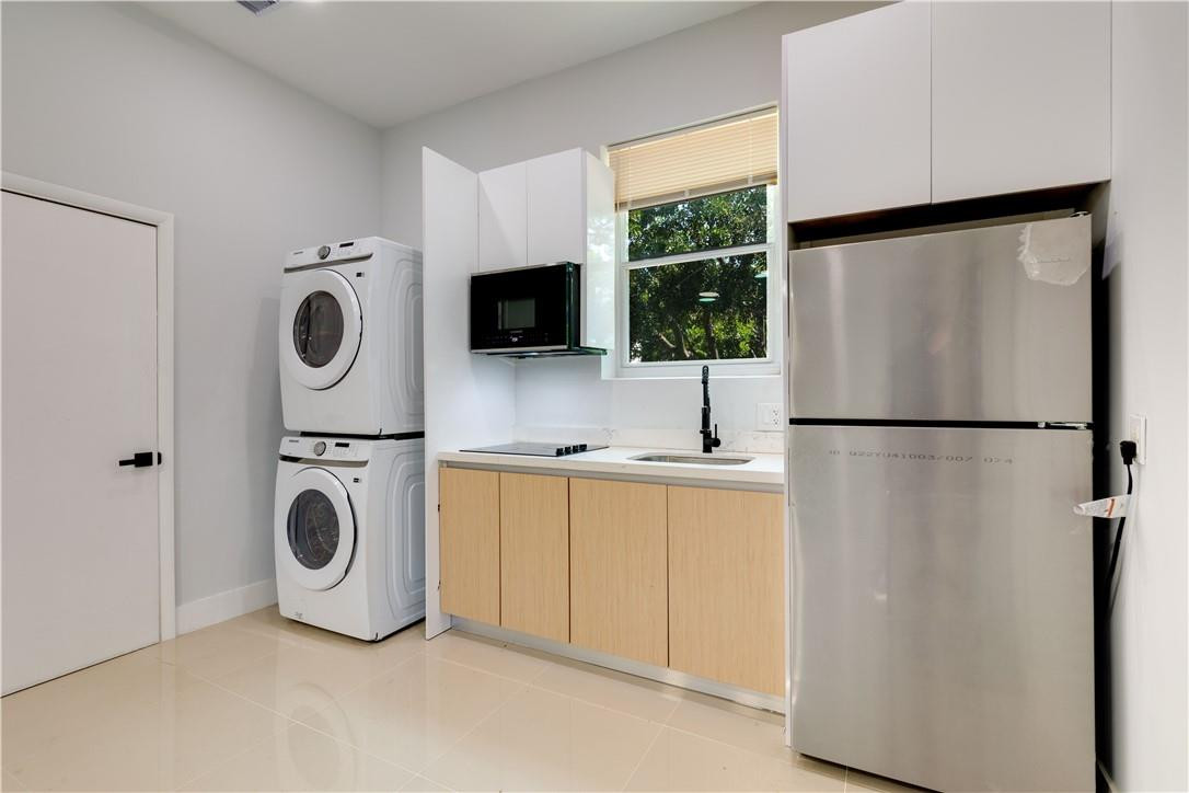 Hollywood Little Ranches - Residential Lease