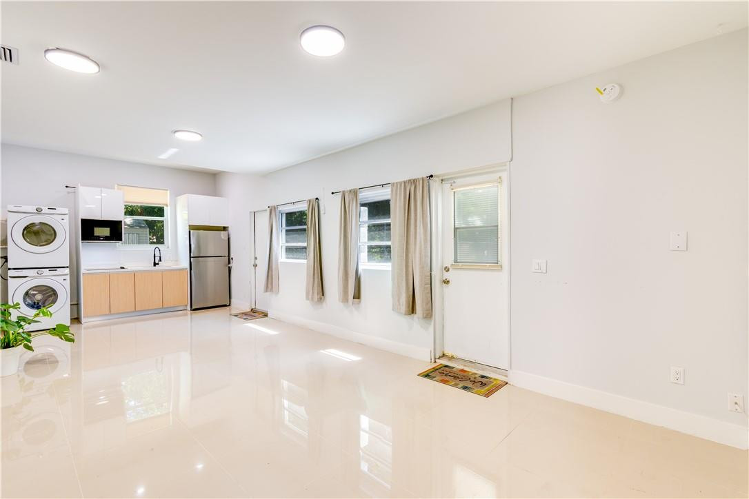 Hollywood Little Ranches - Residential Lease