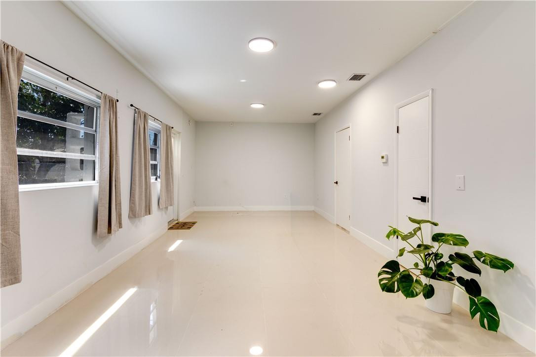 Hollywood Little Ranches - Residential Lease