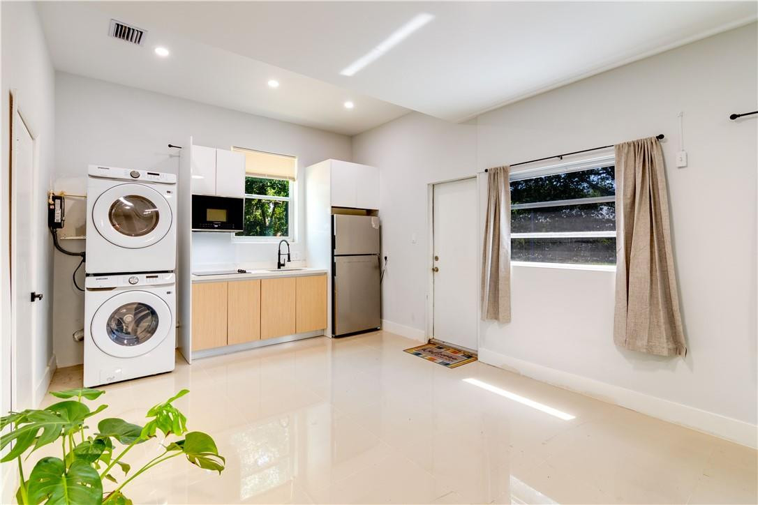 Hollywood Little Ranches - Residential Lease