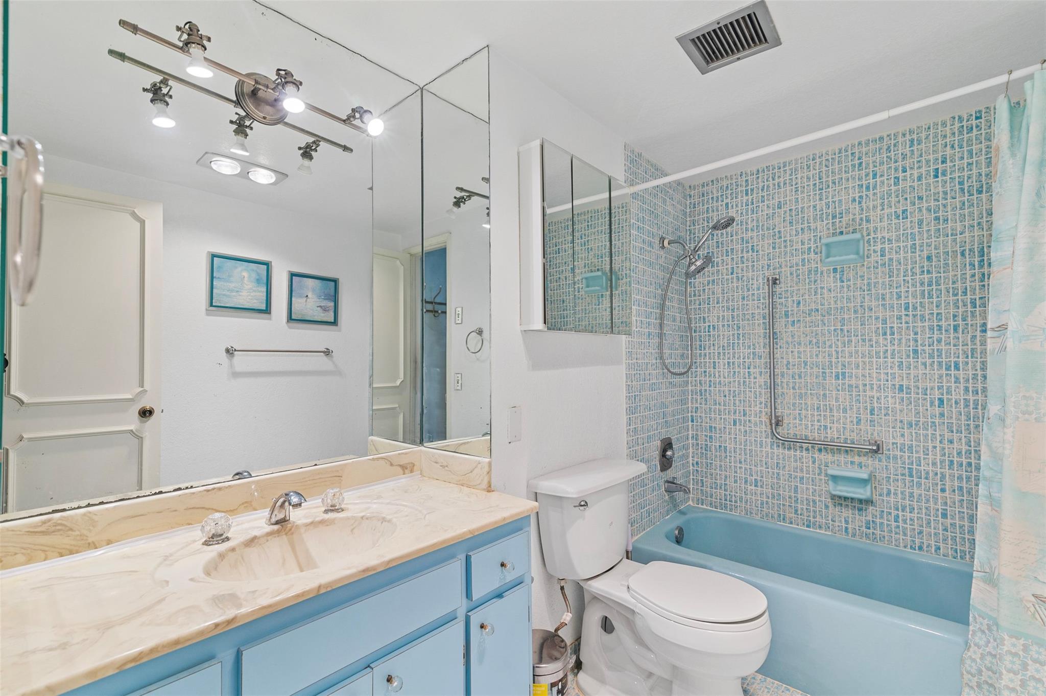 HILLCREST EAST NO 22 COND - Residential