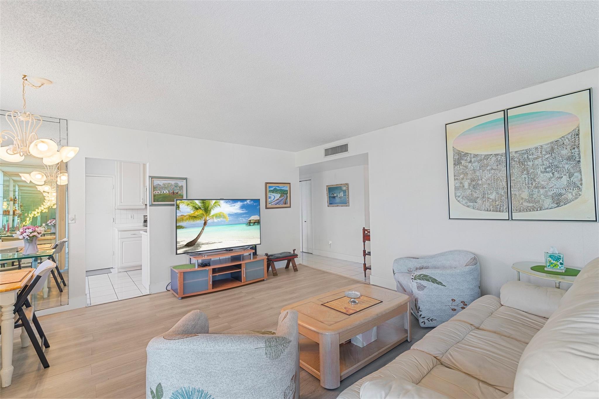 HILLCREST EAST NO 22 COND - Residential