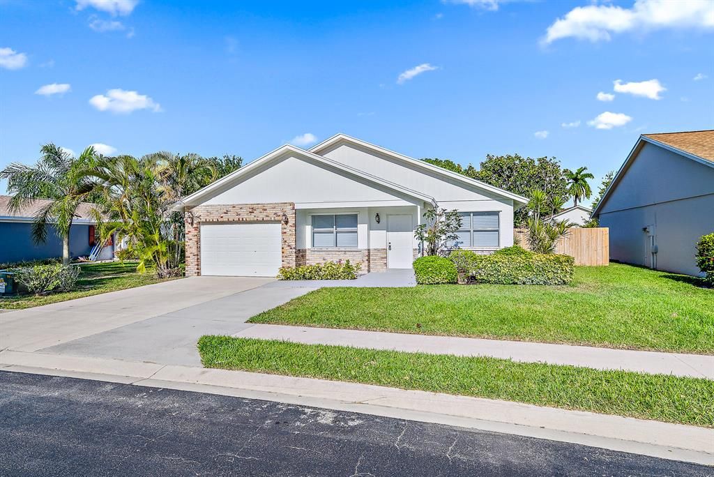 Photo of 104 Wandering Trail, Jupiter, FL 33458 (MLS # R10883212)