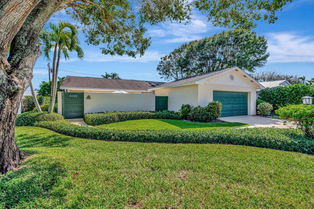 Photo of 8022 SE Helen Terrace, Hobe Sound, FL 33455 (MLS # R11031466)