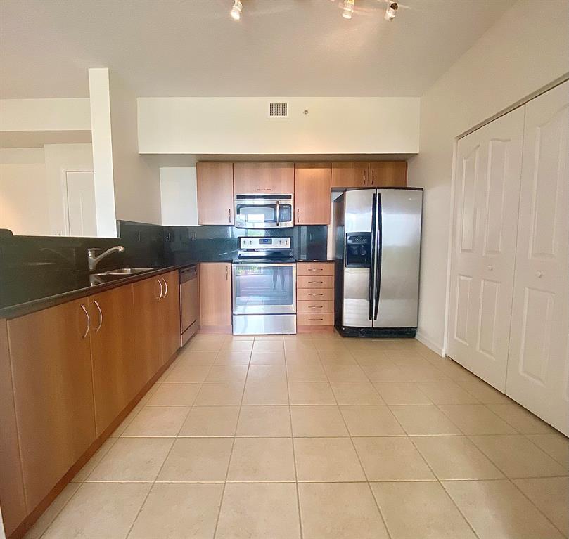 PINEAPPLE GROVE VILLAGE C - Residential Lease