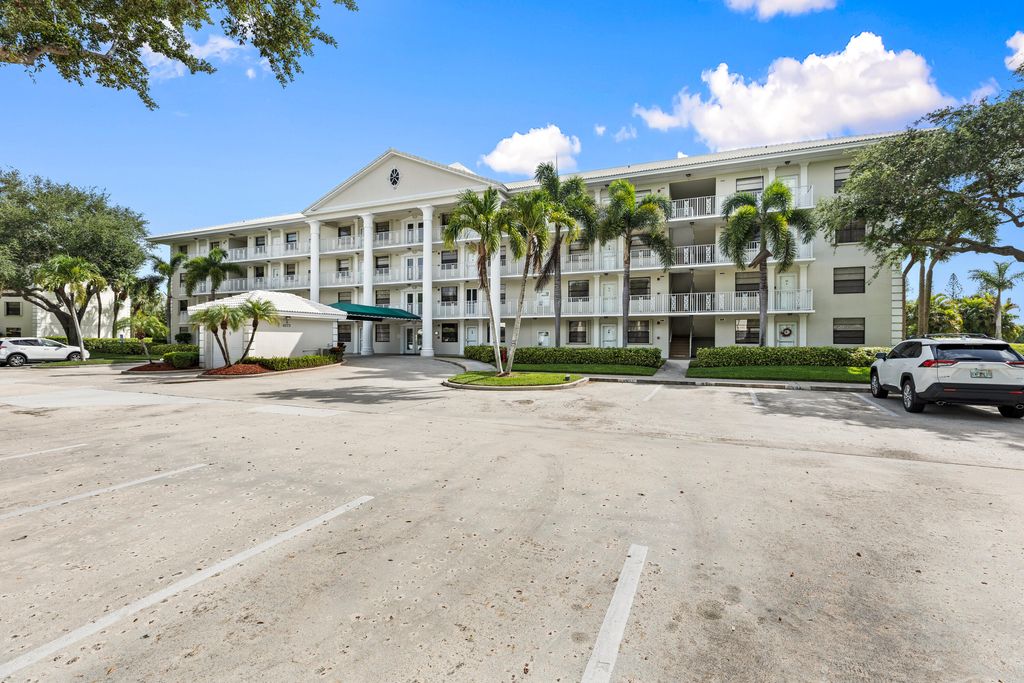 Photo of 6073 Balboa Circle #303, Boca Raton, FL 33433 (MLS # R11103918)