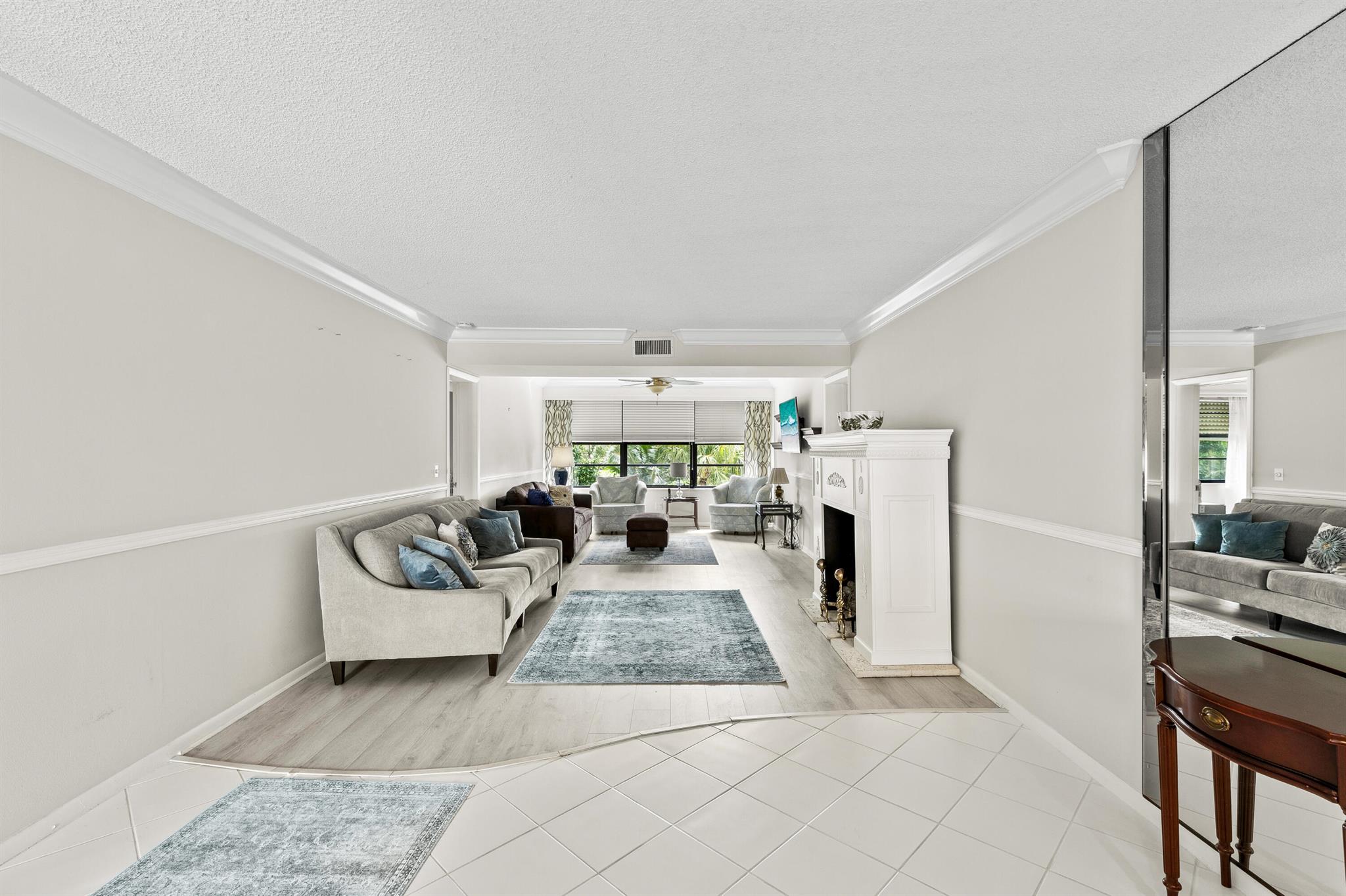 6073 Balboa Circle