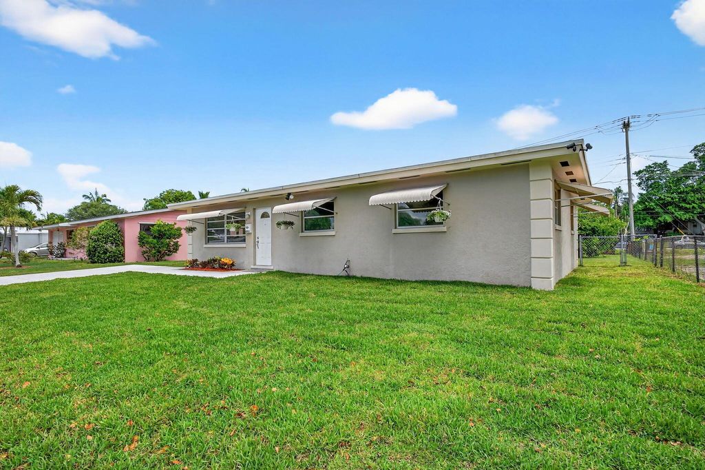 Photo of 4041 Chukker Drive, West Palm Beach, FL 33406 (MLS # R11104240)