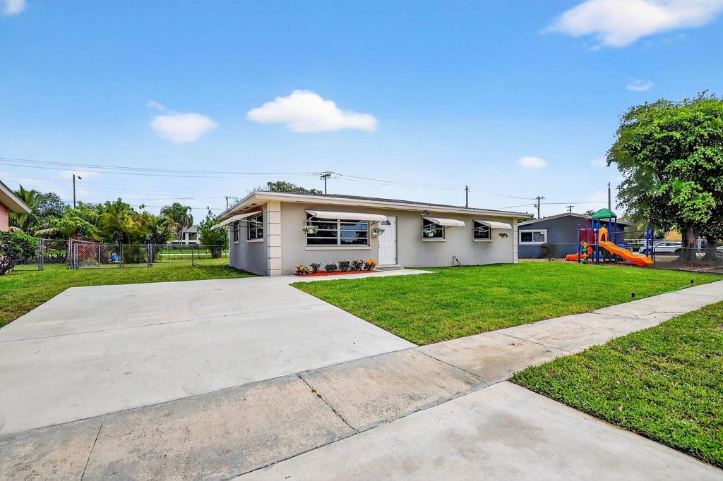 Photo of 4041 Chukker Drive, West Palm Beach, FL 33406 (MLS # R11104240)