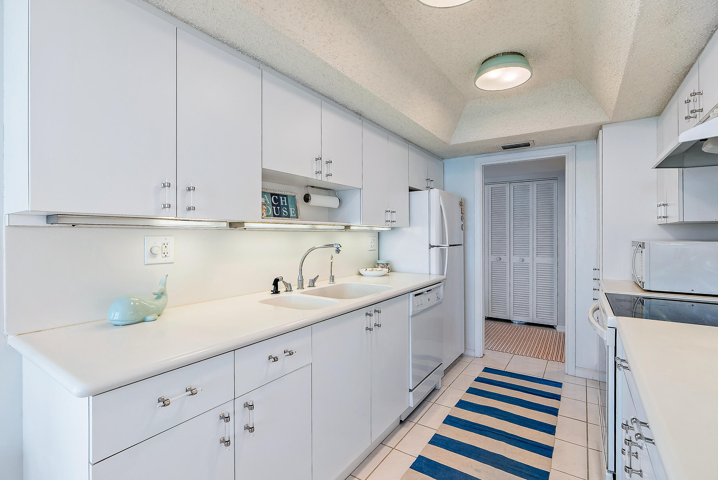 DUNES TOWERS CONDO - Residential Lease