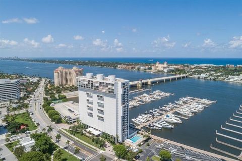 Condominium in West Palm Beach FL 400 Flagler Drive Dr.jpg