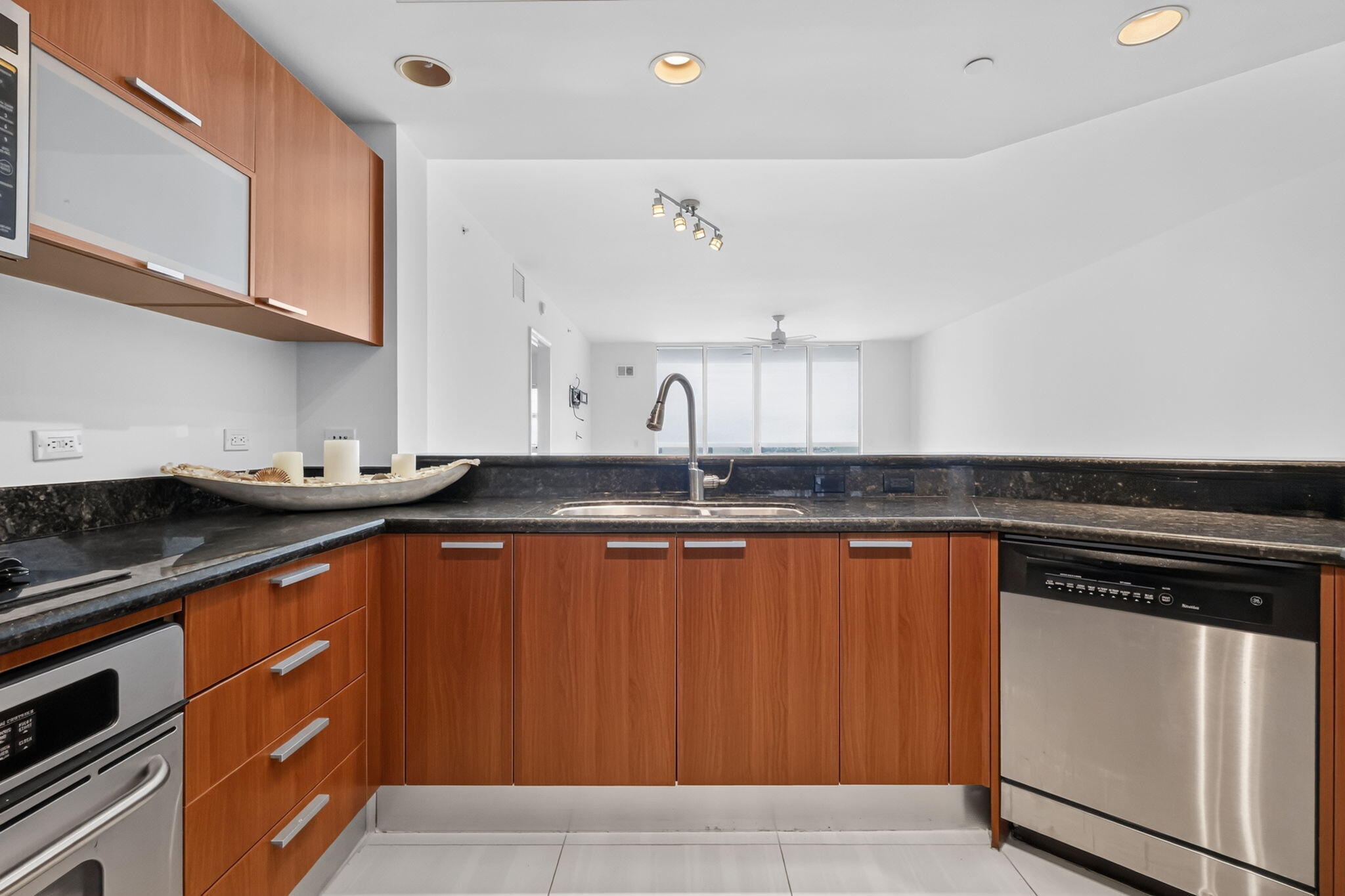 2650 Lake Shore Drive 1005