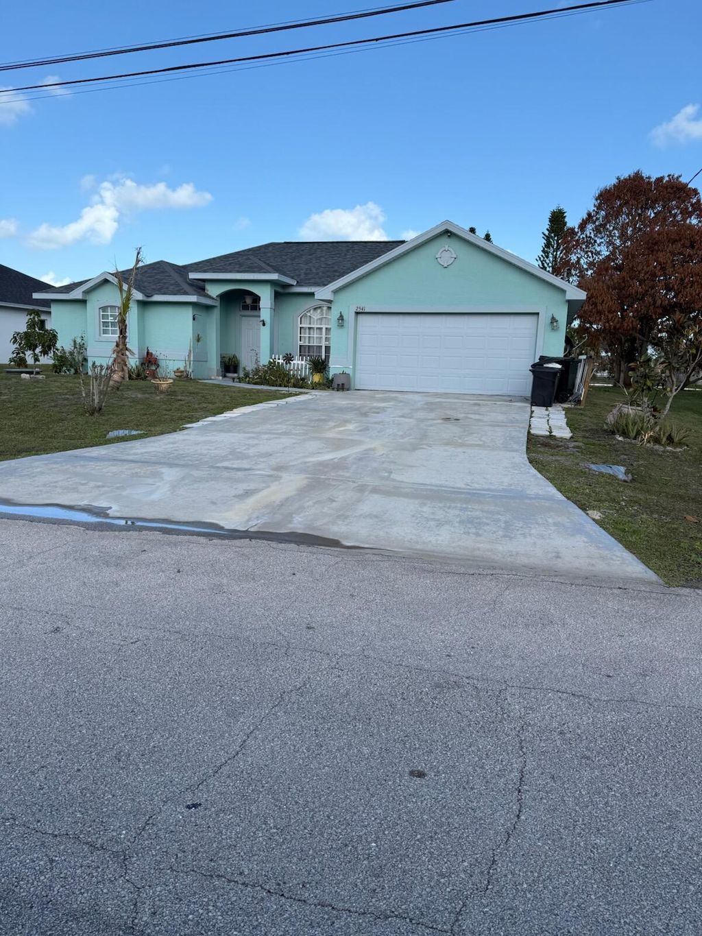 Photo of 2541 SE Rock Springs Drive, Port Saint Lucie, FL 34952 (MLS # B26012829)