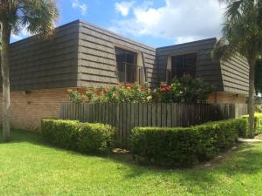 Great sandalwood townhome, upgrades throughout with granite, new carpet, owned and managed with pride.