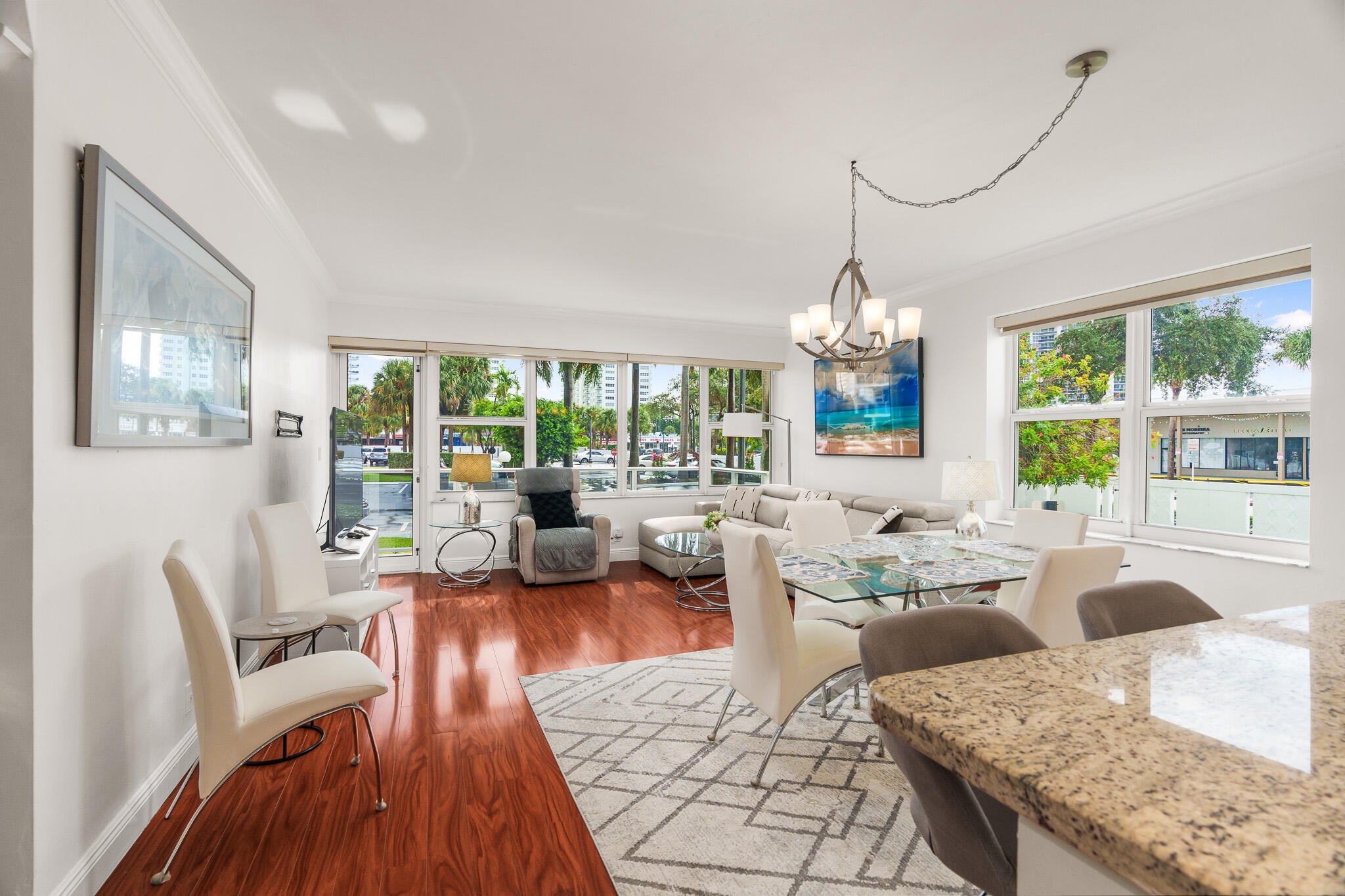 3333 NE 34th Street NE 115