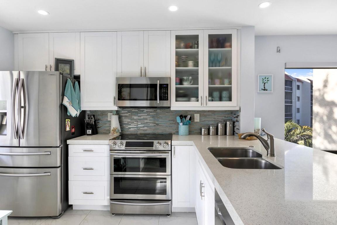 LANDS OF THE PRESIDENT CONDO 8 - Residential