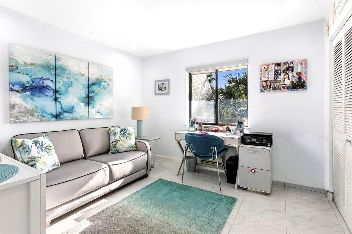 LANDS OF THE PRESIDENT CONDO 8 - Residential